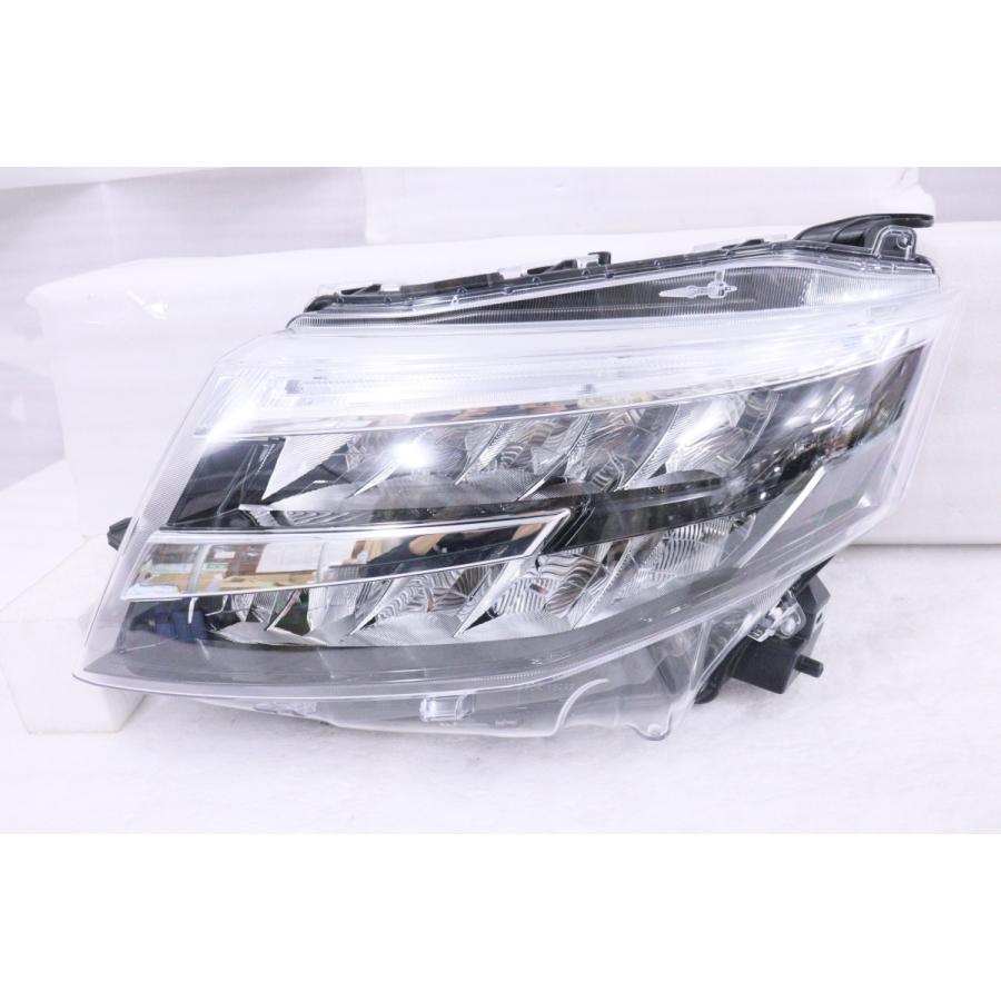 トヨタルーミー後期型左ヘッドライト新品未使用品