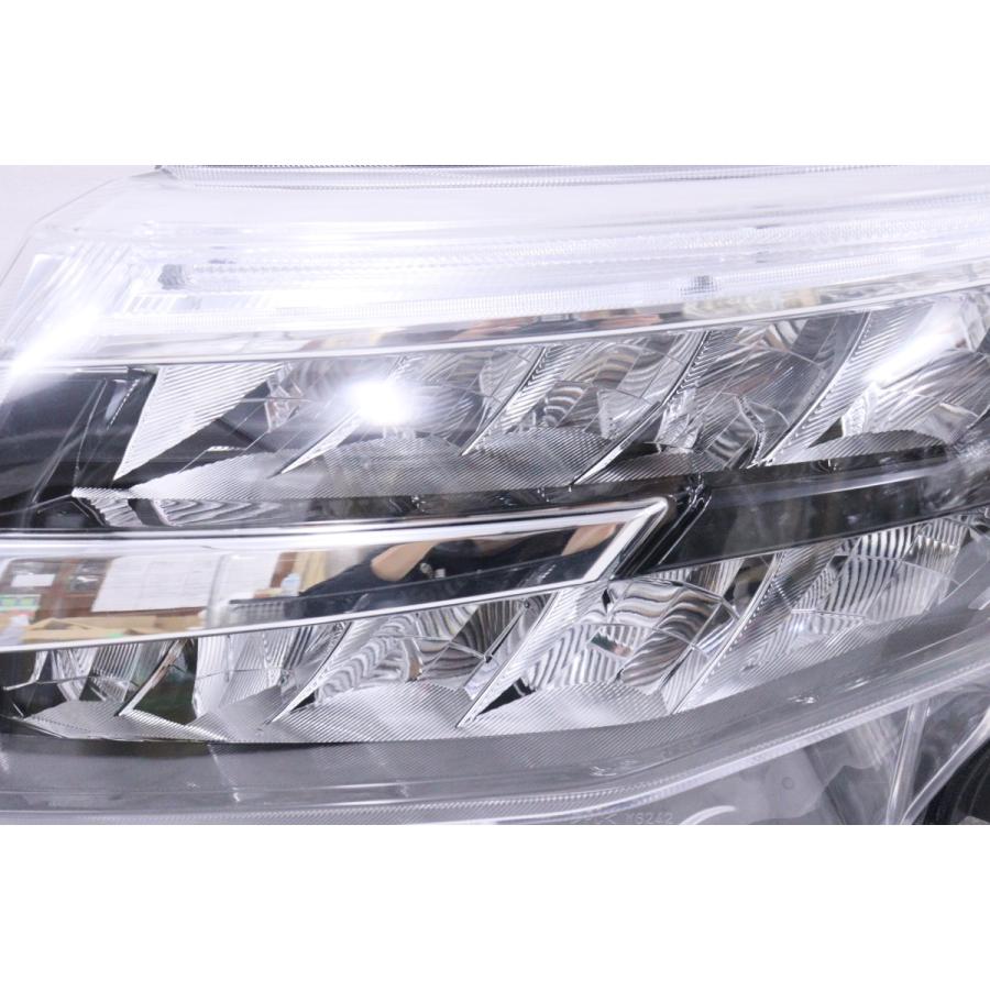 トヨタルーミー後期型左ヘッドライト新品未使用品