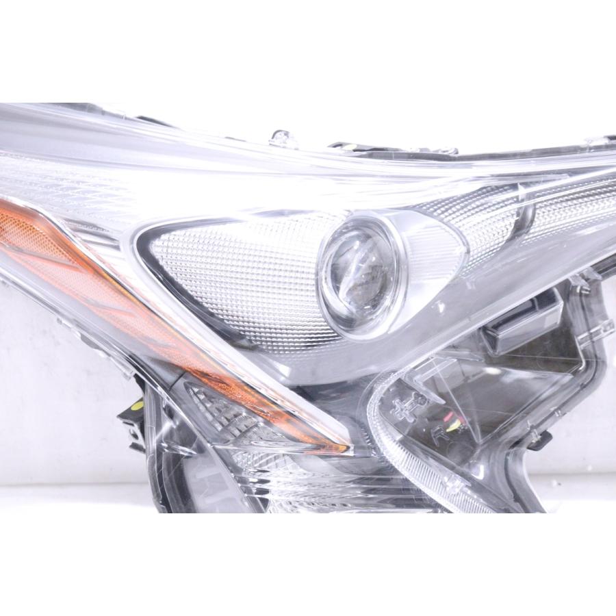 ZVW50プリウス　右ヘッドライトユニット プリウス50系ヘッドランプユニット右 20-2327☆前期 LED ZVW50