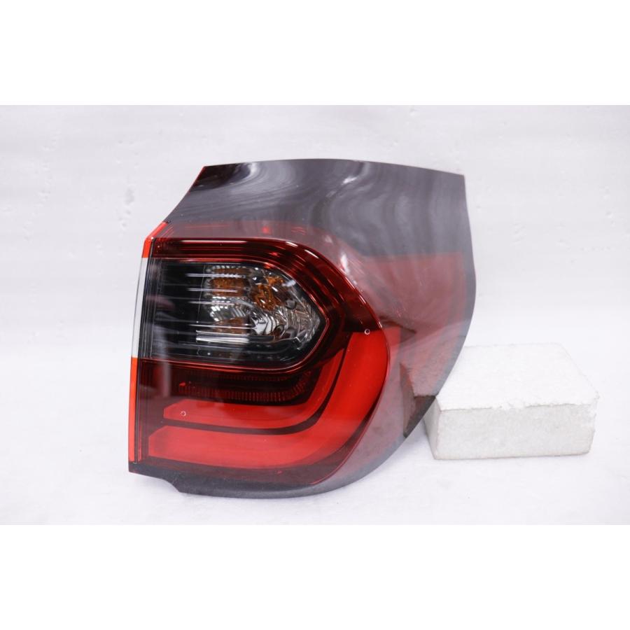 【美品】フィット GR系 右テールASSY W4762 ホンダ（HONDA） 200-732-2☆美品 LED GR1 フィット 右テールライト