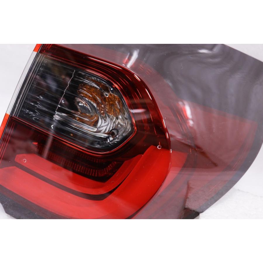 【美品】フィット GR系 右テールASSY W4762 ホンダ（HONDA） 200-732-2☆美品 LED GR1 フィット 右テールライト