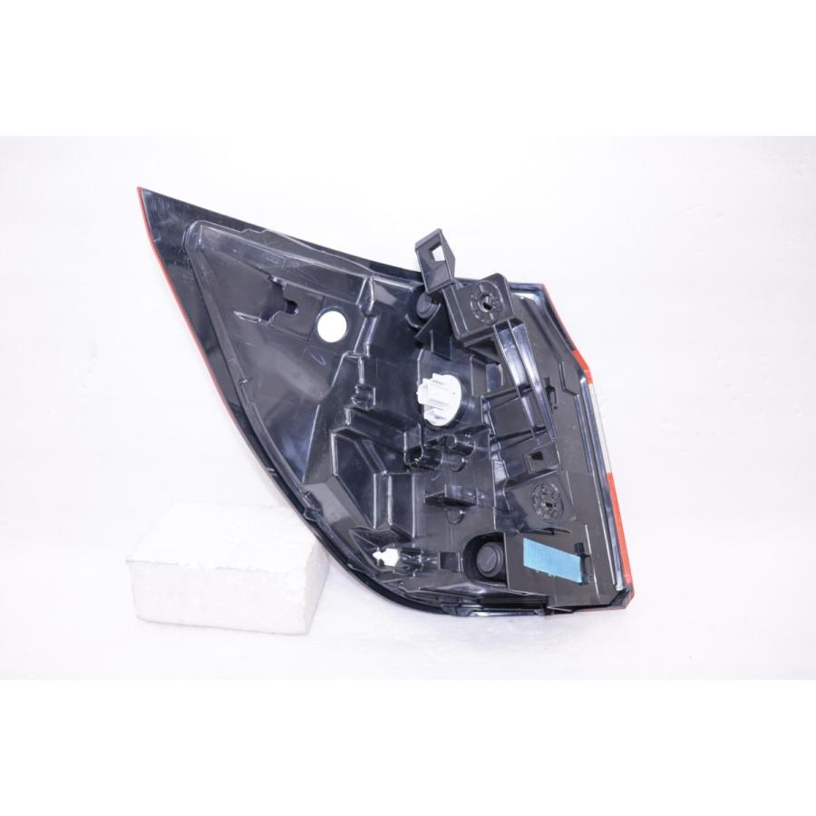【美品】フィット GR系 右テールランプ W4762 ホンダ（HONDA） 200-732-2☆美品 LED GR1 フィット 右テールライト