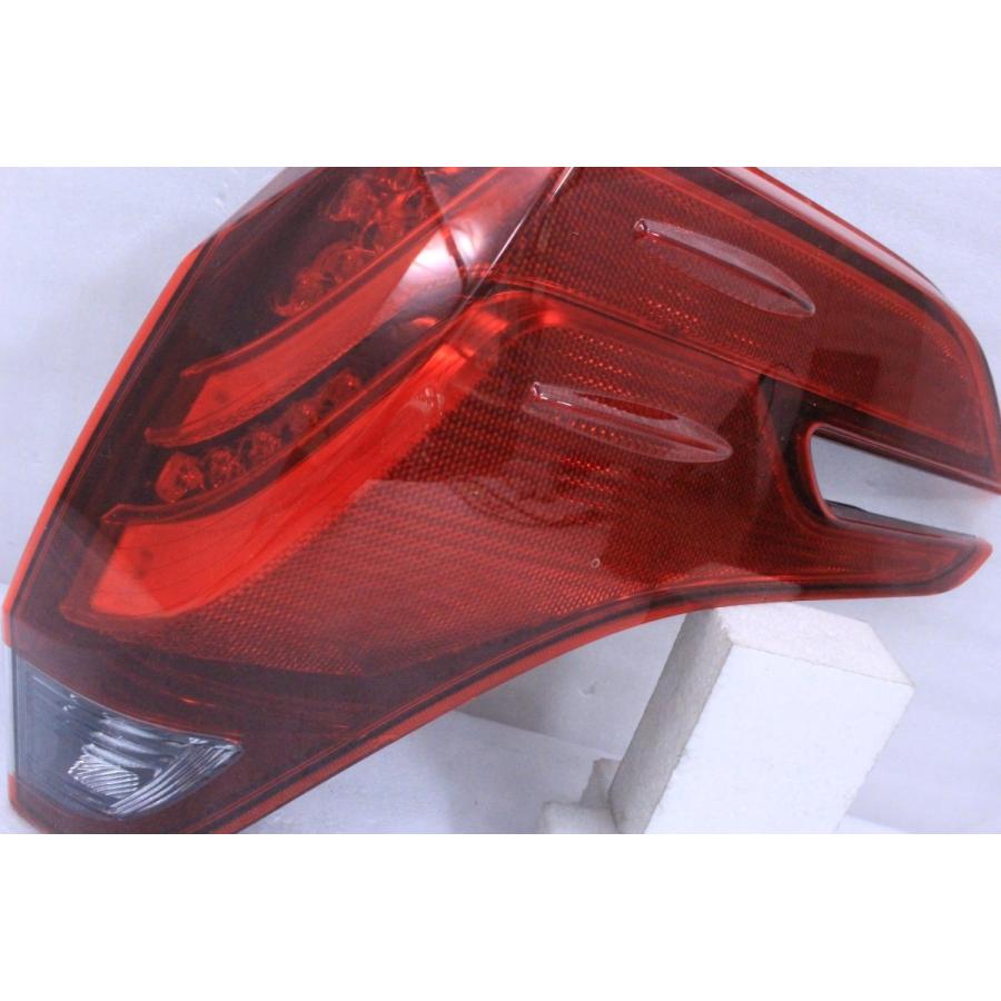 アルファード 201-649-5☆美品 前期 30 HV 右テールライト 58-68