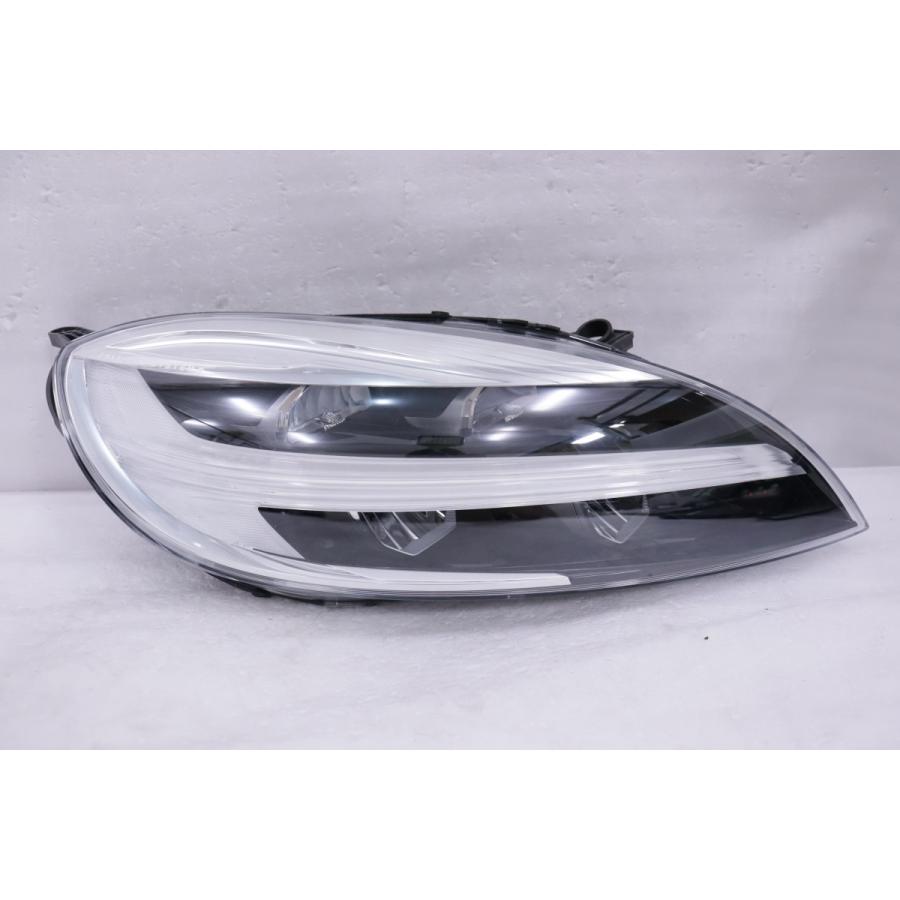 【新品】ボルボ　V40 純正　右　ヘッドライト　LED 32228482 ボルボ（VOLVO） 202-465-S☆【値下】後期 LED MB系 V40☆右ヘッド