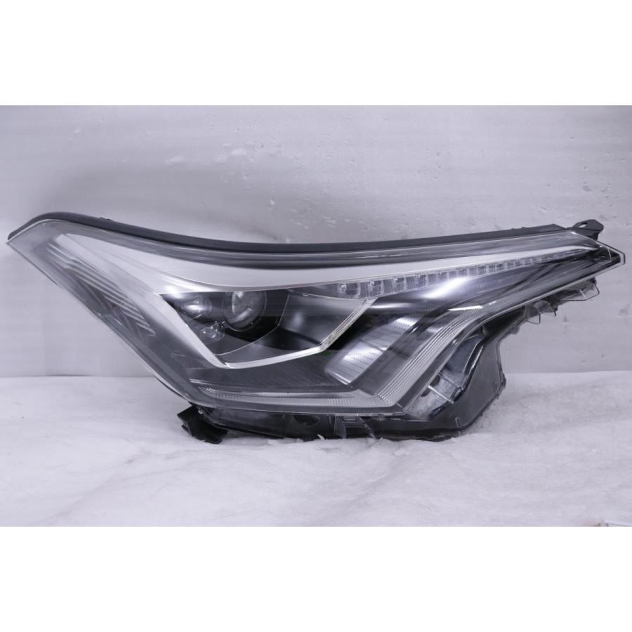 C-HR　右　ヘッドライト　ZYX10　10-111 C-HR 203-876-A☆LED 中期☆ZYX10/NGX50 C-HR☆右ヘッドライト 10-111