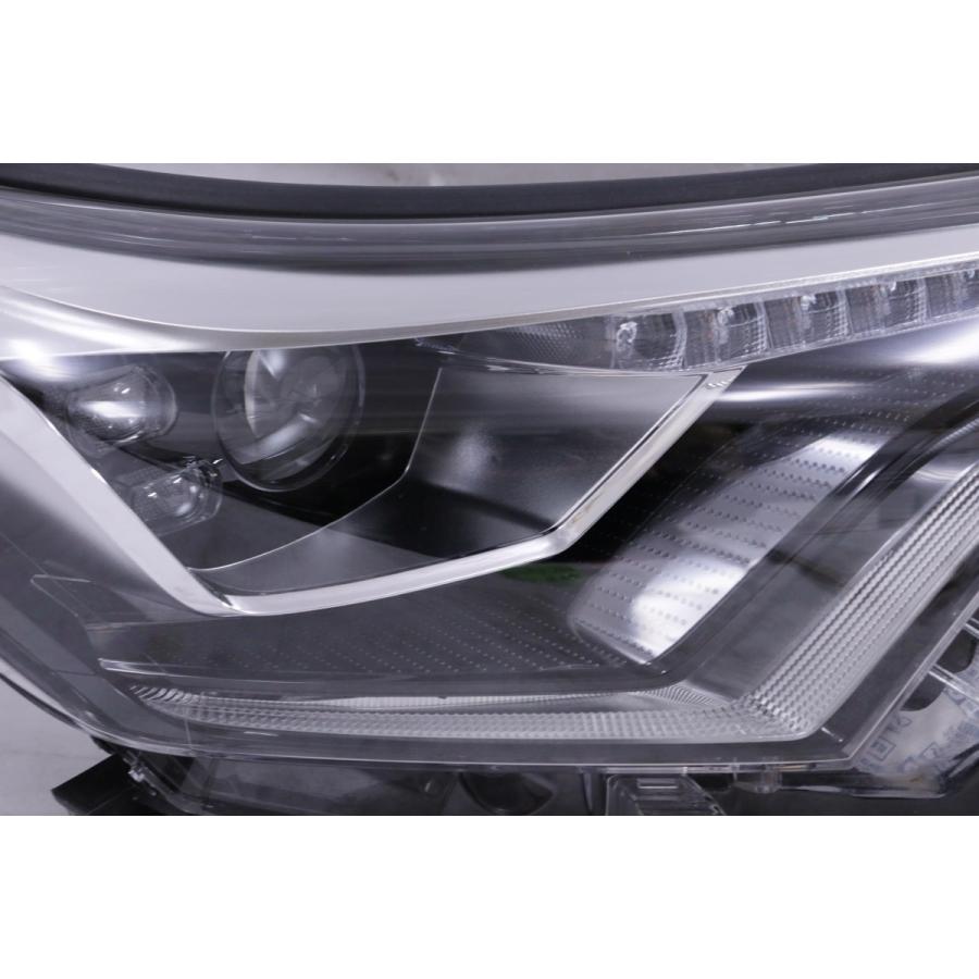 C-HR　右　ヘッドライト　ZYX10　10-111 C-HR 203-876-A☆LED 中期☆ZYX10/NGX50 C-HR☆右ヘッドライト 10-111