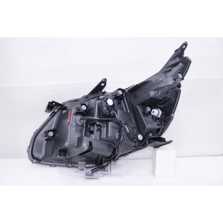 ヴォクシー 206-1535-R☆LED 後期☆ZRR80W ヴォクシー/HV 右