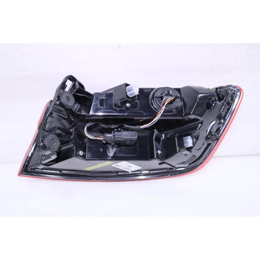 Audi（アウディ） 206-1680-E☆美品 LED セダン☆8W 9B アウディA4 左