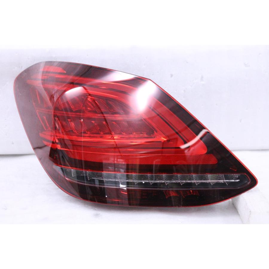 21-1843☆美品☆後期 LED W205 ベンツCクラス☆左テールライト セダン 