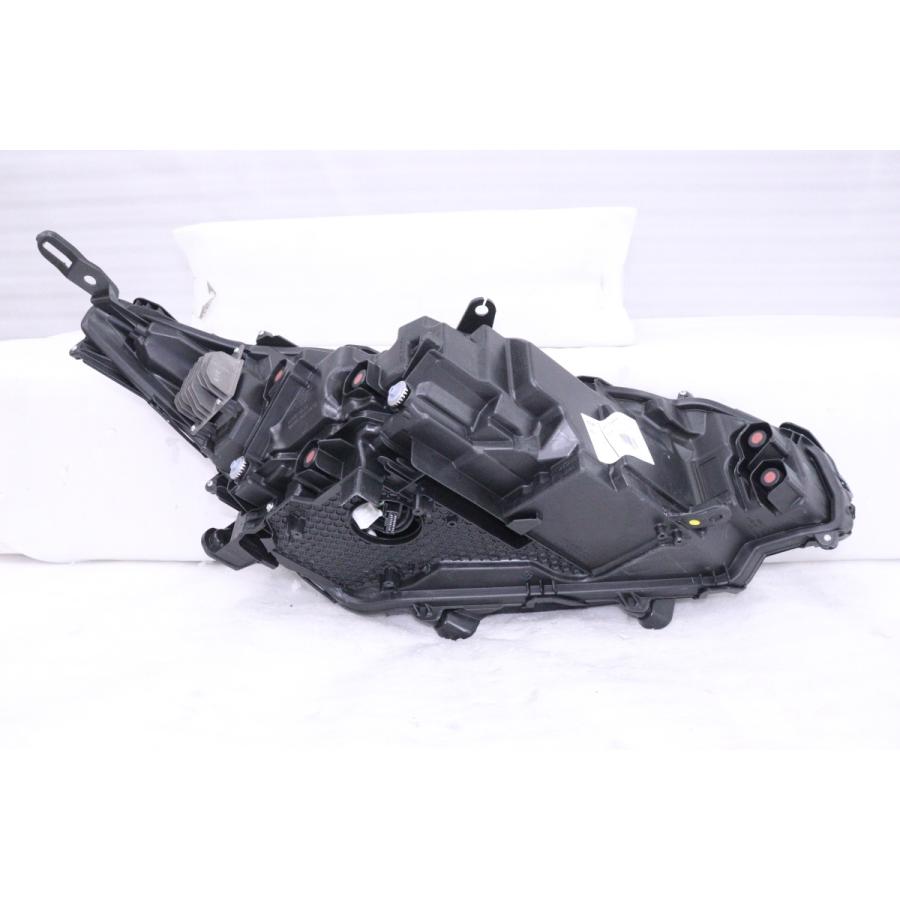 TOYOTA ハリアーヘッドライ 32-1116☆後期 LED ZSU60W ハリアー CVT/I☆左ヘッドライト KOITO 48