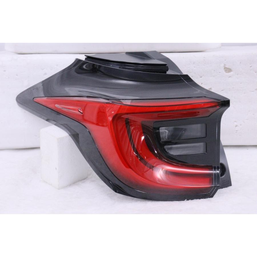 トヨタ 21-231☆【値下】美品☆LED MXPA10 ヤリス☆左テールライト  