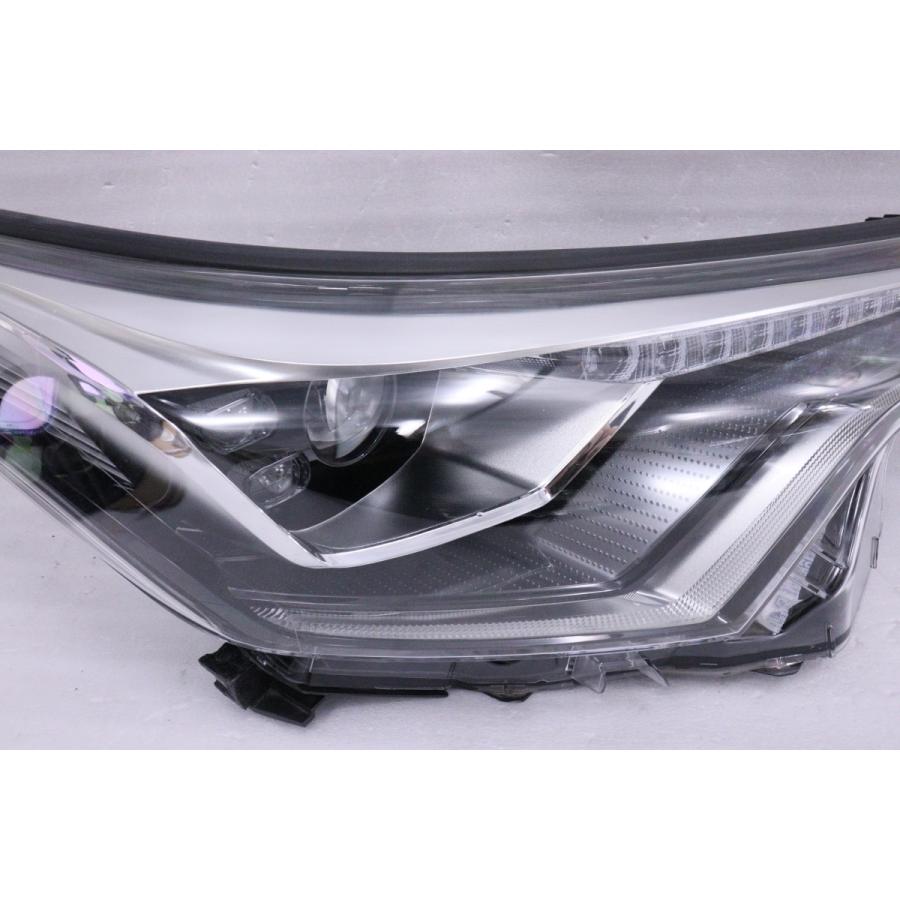 C-HR 2111384☆中期 LED NGX10 C-HR☆右ヘッドライト KOITO 10-111 打 
