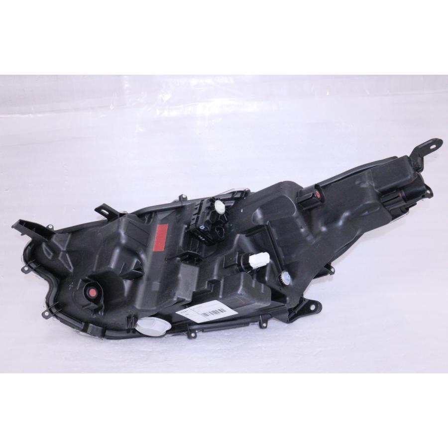 トヨタ（TOYOTA） 2111570☆美品☆LED MXPA10 ヤリス☆右ヘッドライト