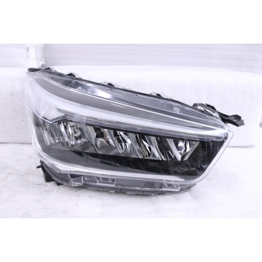 トヨタ ライズ 右ヘッドライト