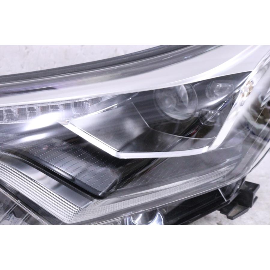 C-HR 23-2796☆中期 LED NGX10 C-HR☆左ヘッドライト KOITO 10-111 打