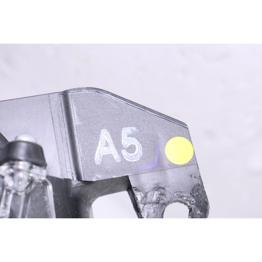 24-2942☆美品☆ハロゲン MXPA10 ヤリス☆右ヘッドライト KOITO K0-1