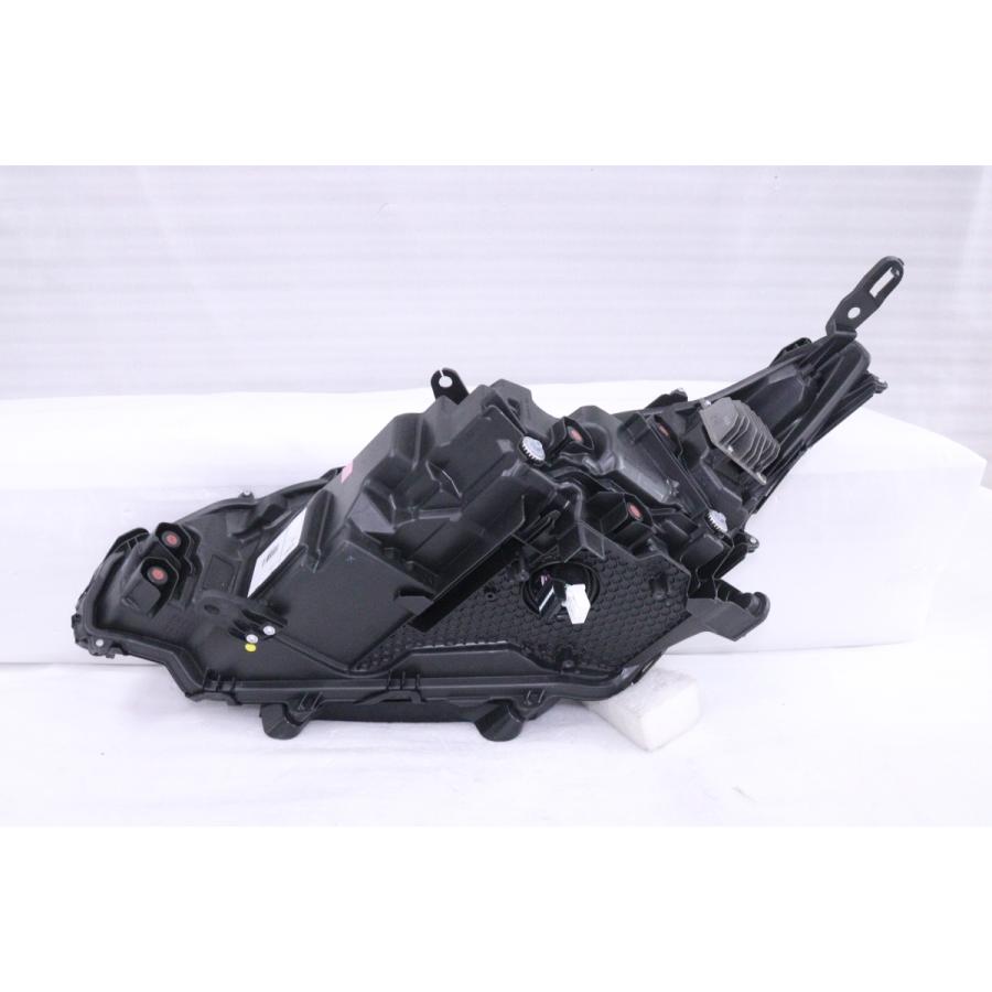 トヨタ（TOYOTA） 25-858☆美品☆LED MXUA80 ハリアー G Z☆右ヘッド