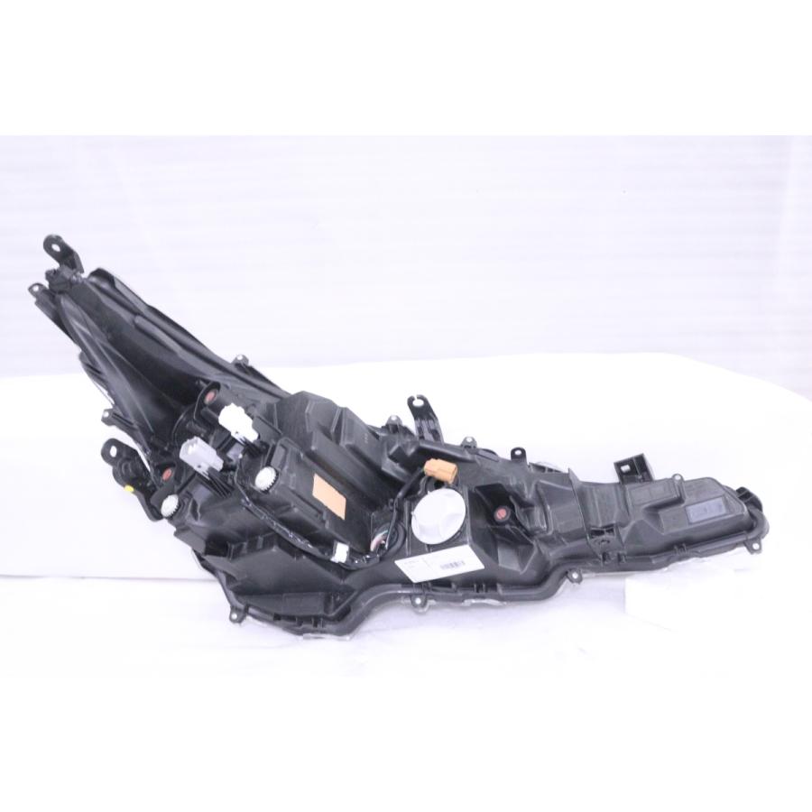 トヨタ（TOYOTA） 25-888☆【値下】美品☆LED NRE210 カローラ