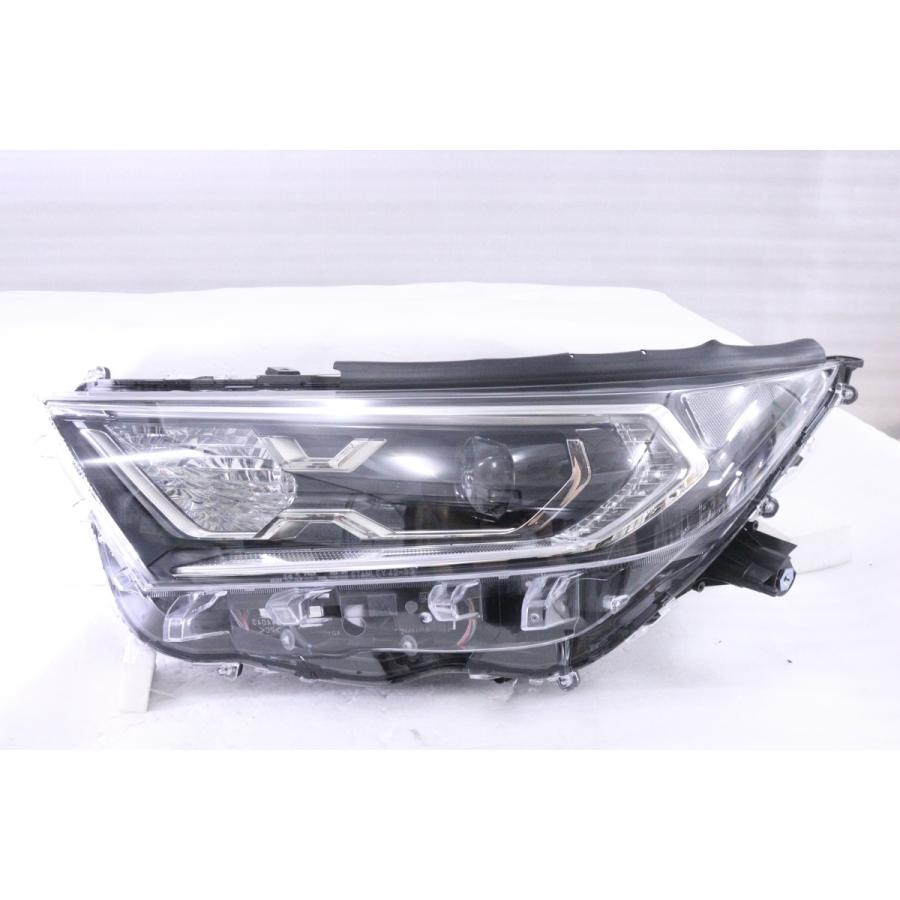 トヨタ（TOYOTA） 25-902☆美品☆前期 LED MXAA52 RAV4 ハイブリッド