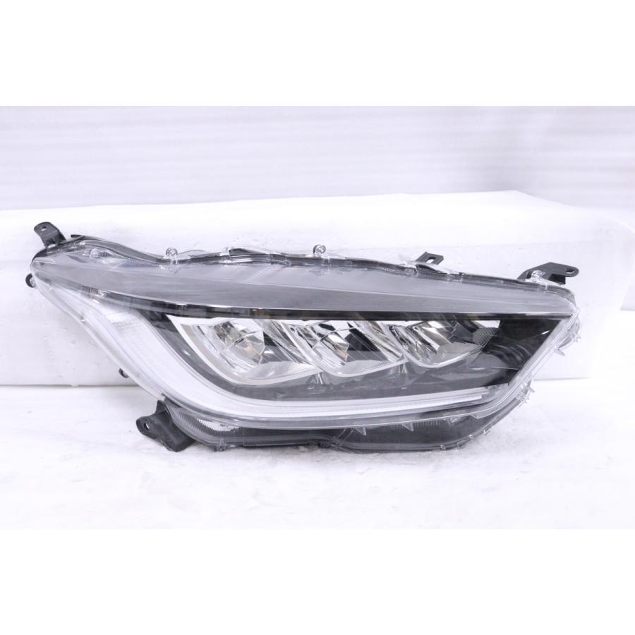 MXPA10 ヤリス 右ヘッドライト コイト K0-3 26-2283☆美品☆LED MXPA10 ヤリス☆右ヘッドライト KOITO K0-3 打刻