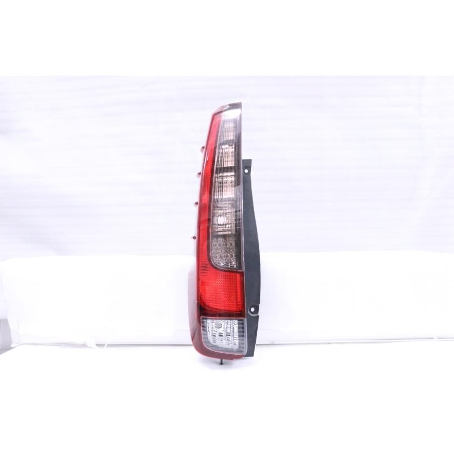 中古★前期 LED ZRR80W ノア★左右テールライトKOITO 28-231 中古☆前期 LED ZRR80W ノア☆左右テールライトKOITO 28-231