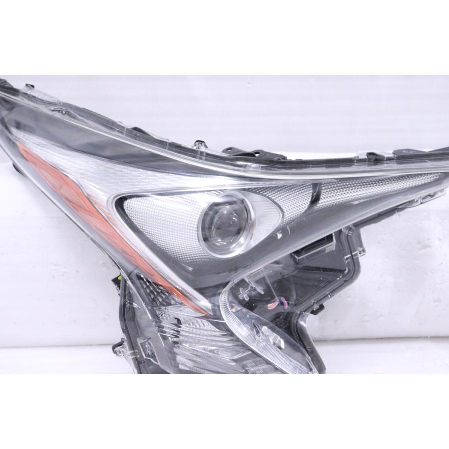 27-1457☆美品 前期 LED ZVW50 プリウス☆右ヘッドライト KOITO 47-75
