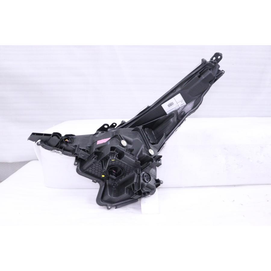 27-1457☆美品 前期 LED ZVW50 プリウス☆右ヘッドライト KOITO 47-75