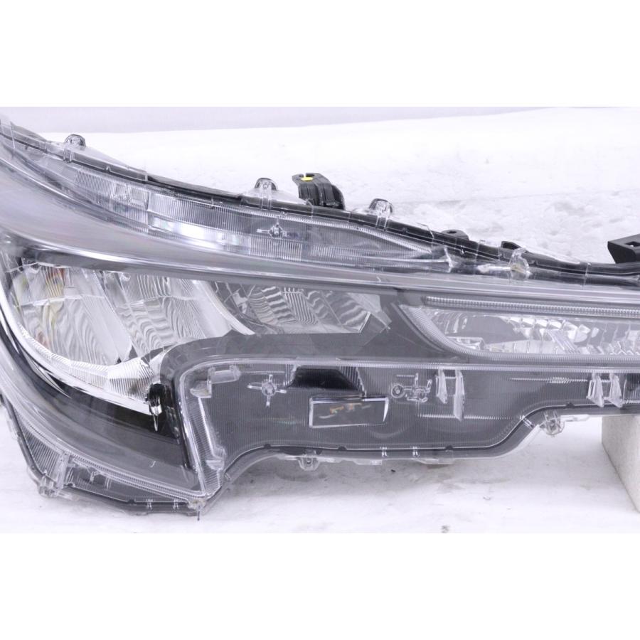 27-1473☆美品☆LED NRE210H カローラスポーツ☆右ヘッドライト KOITO