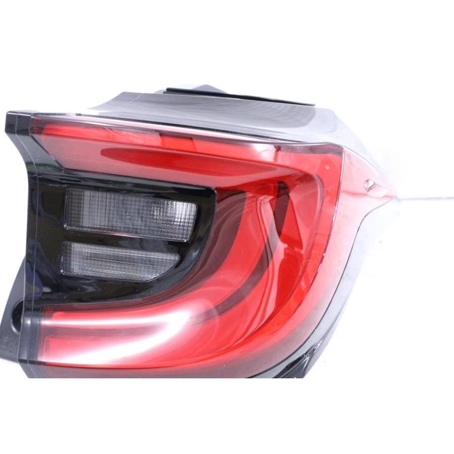 27-1608☆【値下】美品☆LED MXPA10 ヤリス☆右テールライト KOITO K0 