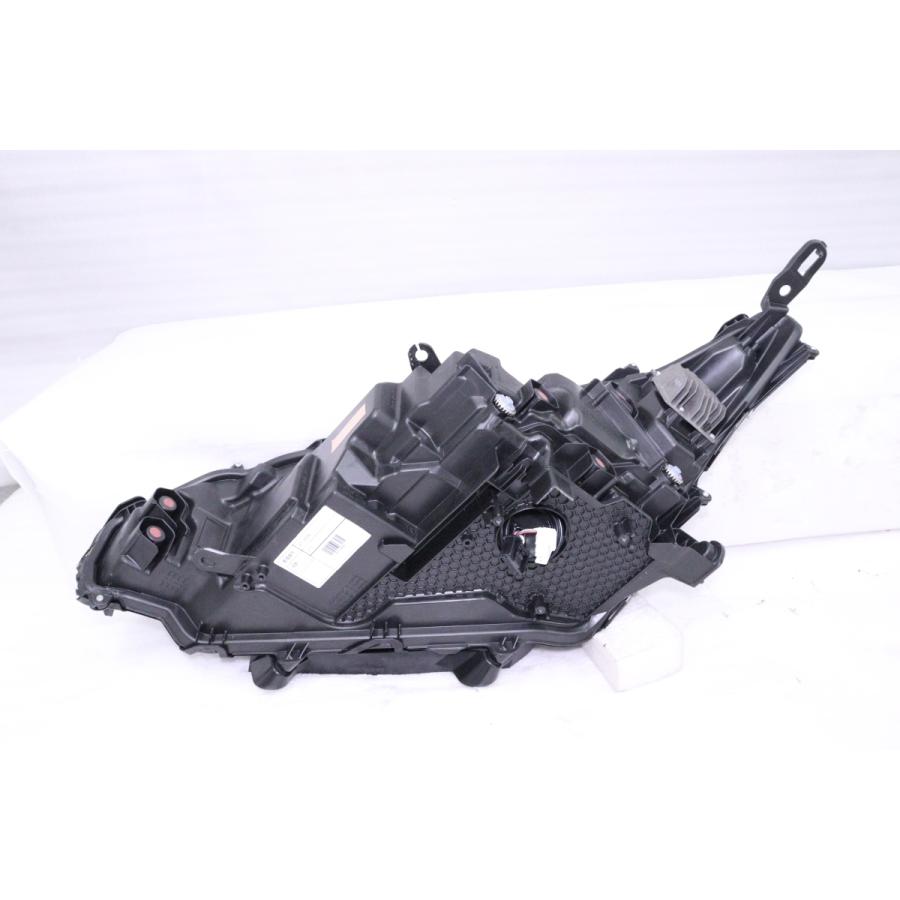 27-1635☆美品☆LED MXUA80 ハリアー HV☆右ヘッドライト KOITO 48-233