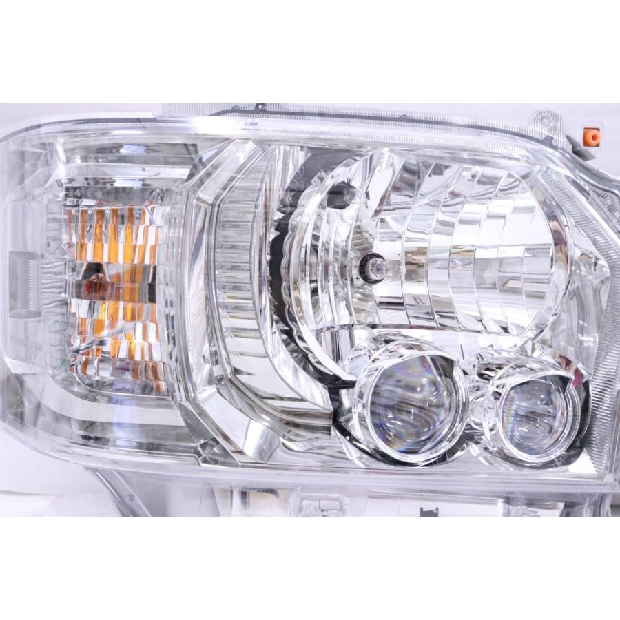 ハイエース8型　純正　LEDヘッドライト 新車外し ハイエース8型(現行) 純正LEDヘッドライト左右新車外し美品