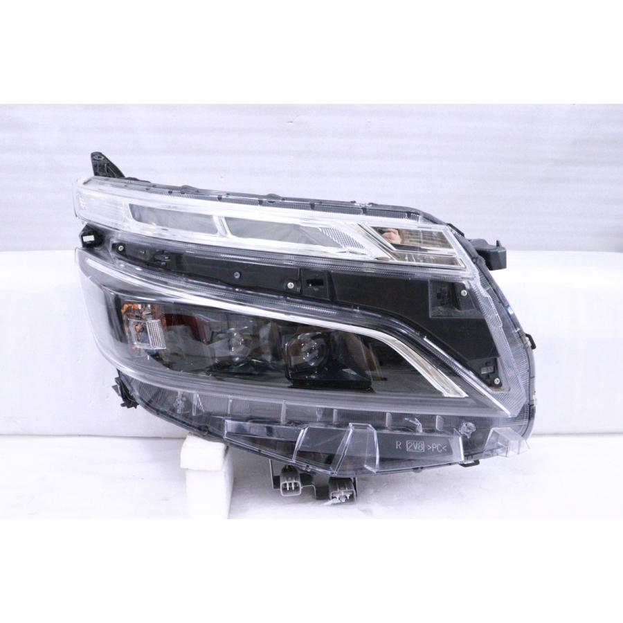 28-1028☆美品☆後期 LED ZRR80W ヴォクシー☆右ヘッドライト 煌
