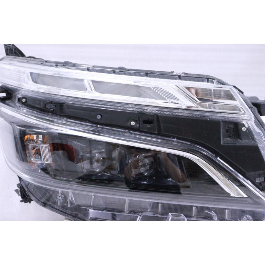 28-1028☆美品☆後期 LED ZRR80W ヴォクシー☆右ヘッドライト 煌