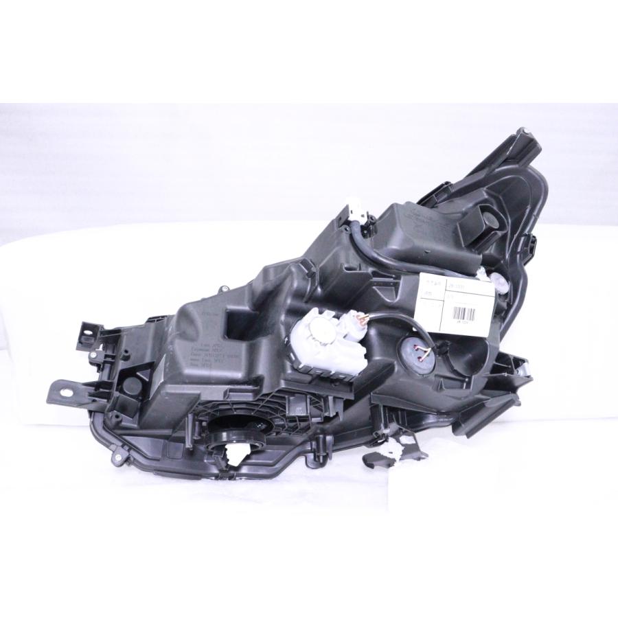 ASE30　レクサスIS　ヘッドライト 28-1031☆美品☆後期 LED ASE30 レクサスIS☆右ヘッドライト