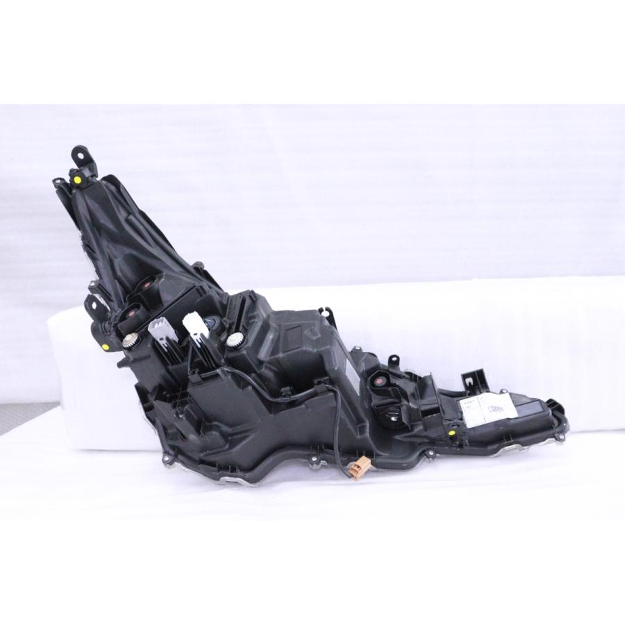 28-221☆美品 LED NRE210H カローラスポーツ HV☆左ヘッドライト KOITO