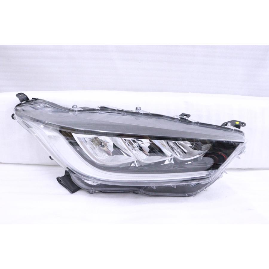 MXPA10 ヤリス 右ヘッドライト コイト K0-3 28-323☆美品☆LED MXPA10 ヤリス☆右ヘッドライト KOITO K0-3 打刻:K2