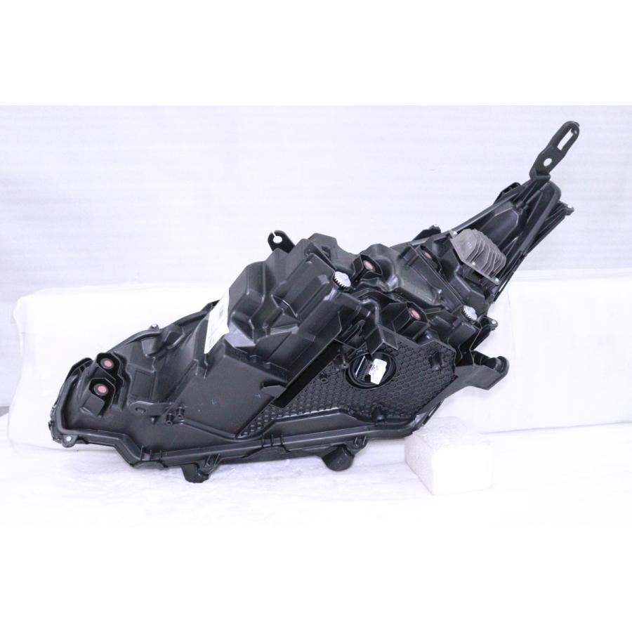 29-2512☆美品☆LED MXUA80 ハリアー HV☆右ヘッドライト KOITO 48-233