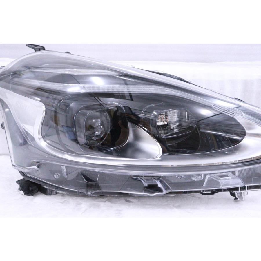 シエンタ　平成29年4月式　NSP170G 右ヘッドライト 29-2529☆美品☆後期 LED NSP170G シエンタ☆右ヘッドライト