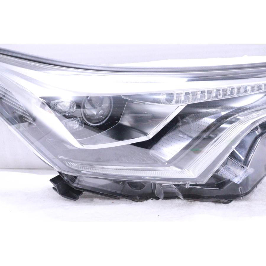 2X-2393☆前期 LED NGX10 C-HR☆右ヘッドライト KOITO 10-101 打刻:4