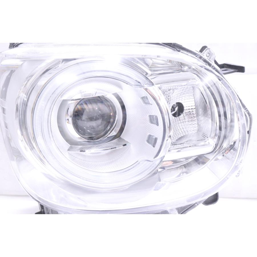 ダイハツムーブキャンバス純正右側ヘッドライトユニット。コイト製品