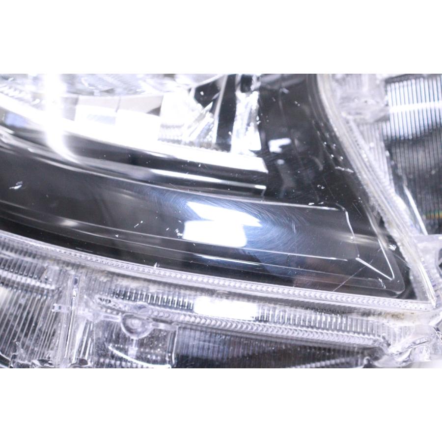 2Y-1489☆LED NRE210H カローラスポーツ☆右ヘッドライト KOITO 12-612