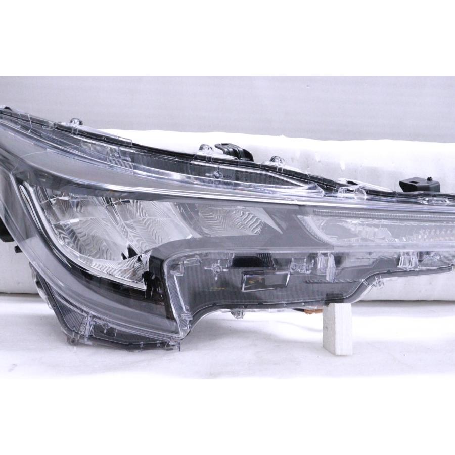 2Y-1522☆美品☆LED NRE210H カローラスポーツ☆右ヘッドライト KOITO