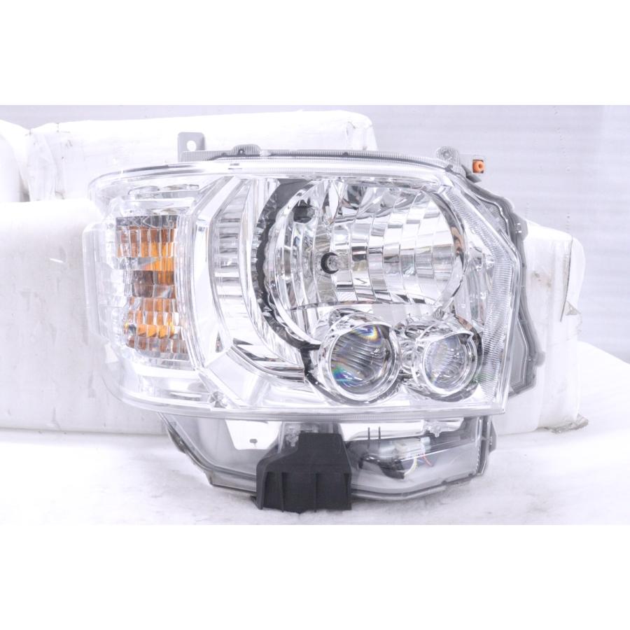 30-1790☆美品☆4型〜 LED 200系 ハイエース☆右ヘッドライト ミドル 