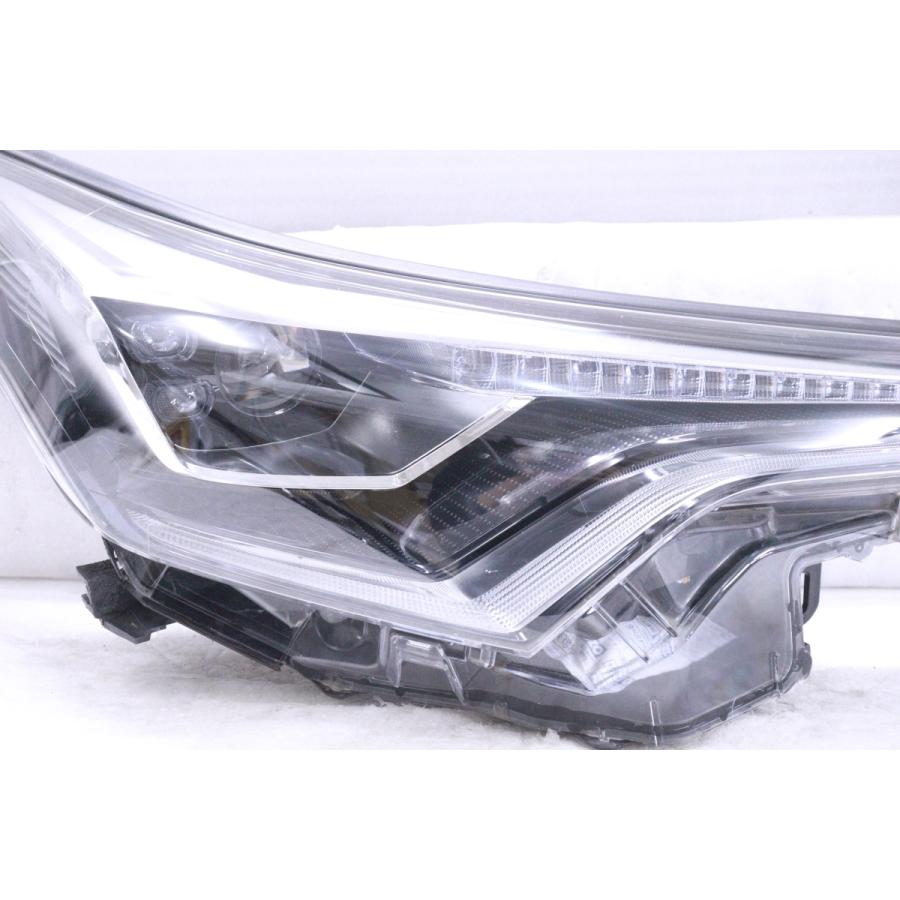31-820☆中期 LED NGX10 C-HR☆右ヘッドライト KOITO 10-111 打刻:7
