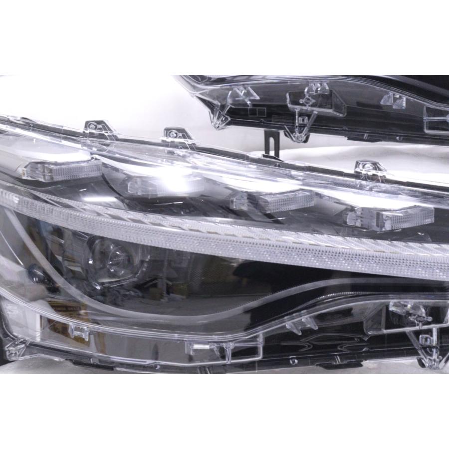 32-1064☆【値下】美品☆LED ZVG11 カローラクロス☆左右ヘッドライト