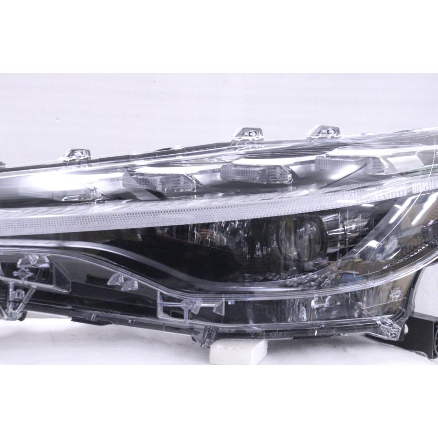 32-1064☆【値下】美品☆LED ZVG11 カローラクロス☆左右ヘッドライト