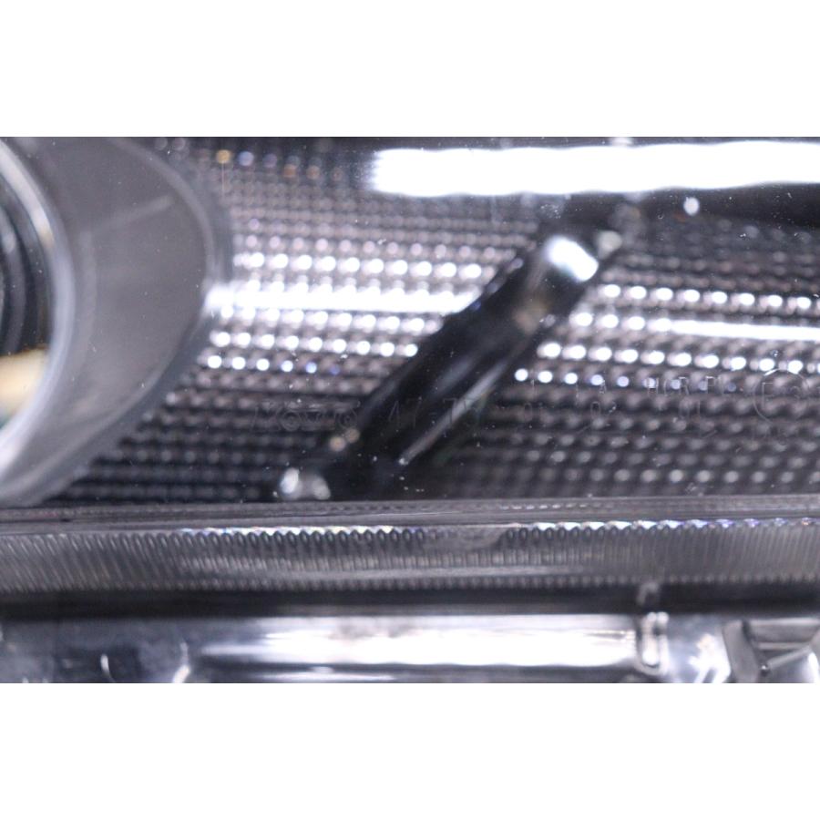 32-215☆前期 LED ZVW50 プリウス☆右ヘッドライト KOITO 47-75 打刻