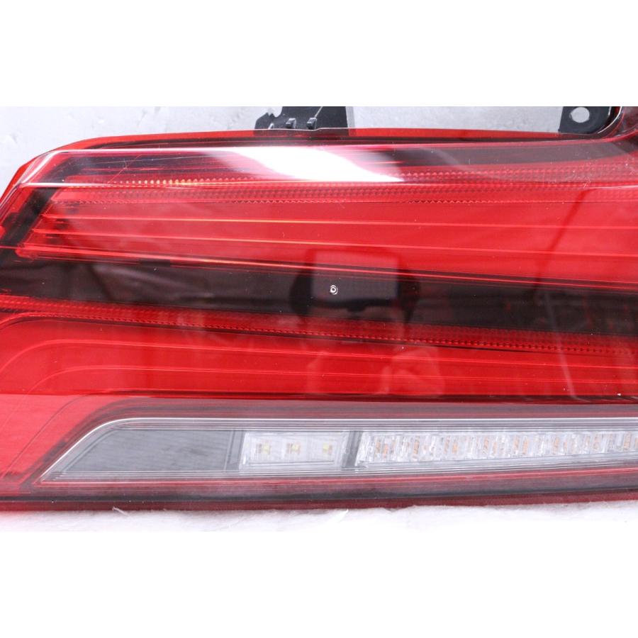 32-2237☆【値下】美品☆後期 LED AGH30W アルファード☆右テール