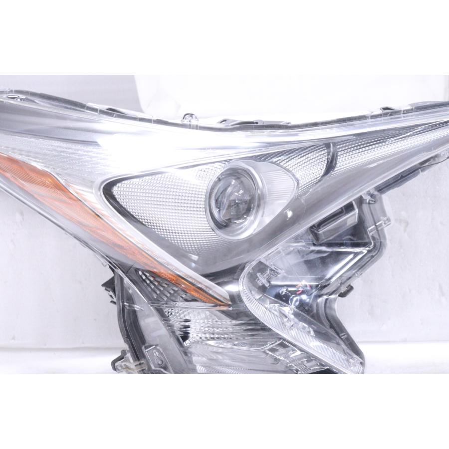 32-2257☆前期 LED ZVW50 プリウス☆右ヘッドライト KOITO 47-75