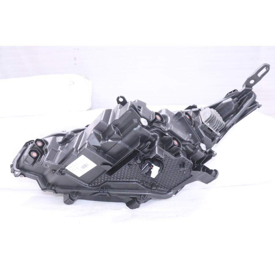 32-348☆極上品☆LED MXUA80 ハリアー HV☆右ヘッドライト KOITO 48